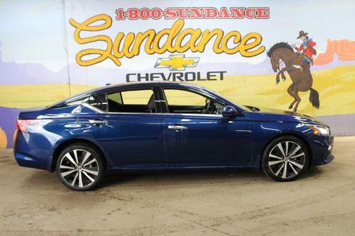Deep Blue Pearl 2022 Nissan Altima 2.5 Platinum