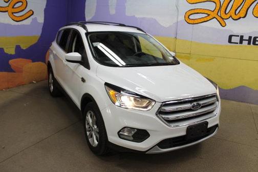 Oxford White 2017 Ford Escape SE