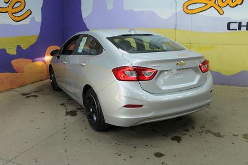 Silver Ice Metallic 2018 Chevrolet Cruze LT