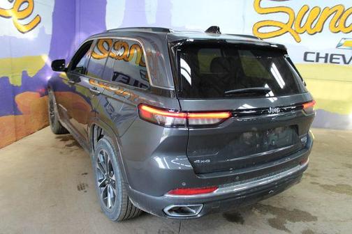 Gray 2023 Jeep Grand Cherokee Overland