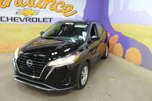Super Black 2024 Nissan Kicks S