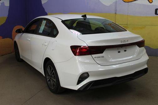 Snow White Pearl 2023 Kia Forte LXS