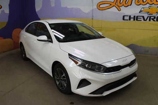 Snow White Pearl 2023 Kia Forte LXS