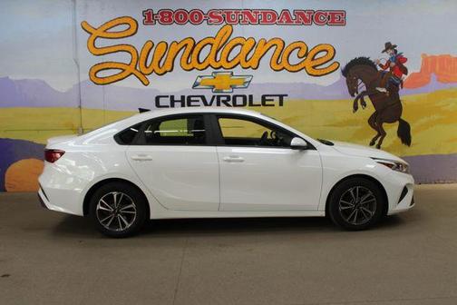 Snow White Pearl 2023 Kia Forte LXS