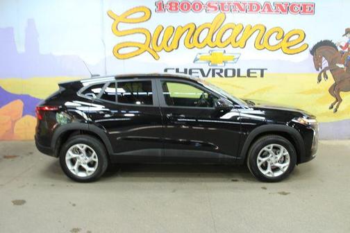 Mosaic Black Metallic 2025 Chevrolet Trax LS