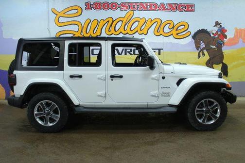 Bright White Clearcoat 2019 Jeep Wrangler Unlimited Sahara