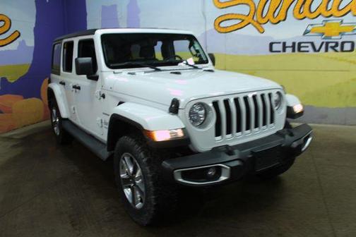 Bright White Clearcoat 2019 Jeep Wrangler Unlimited Sahara