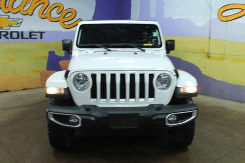 Bright White Clearcoat 2019 Jeep Wrangler Unlimited Sahara