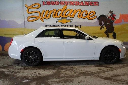 2022 Chrysler 300 Touring L