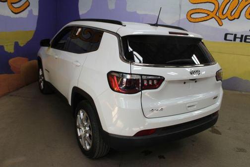 Bright White Clearcoat 2023 Jeep Compass Latitude Lux