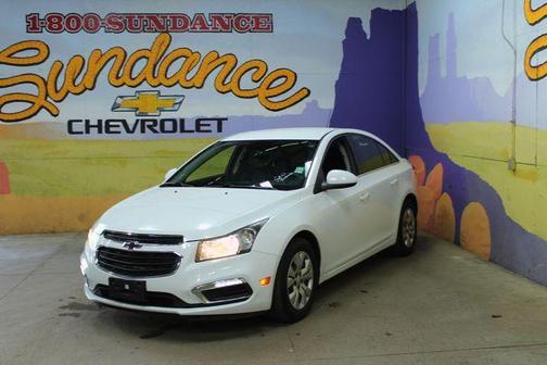 White 2015 Chevrolet Cruze 1LT