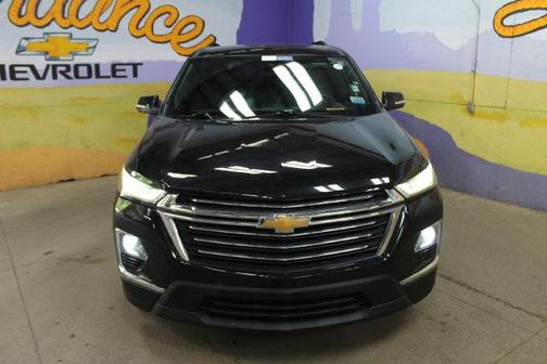 Mosaic Black Metallic 2022 Chevrolet Traverse LT Cloth