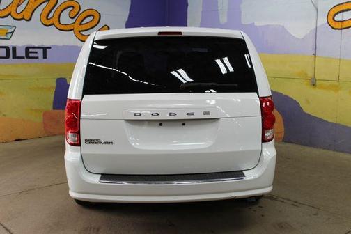 White 2017 Dodge Grand Caravan SE