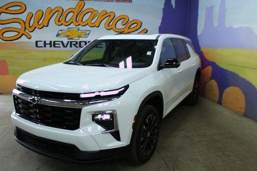 Summit White 2026 Chevrolet Traverse LT