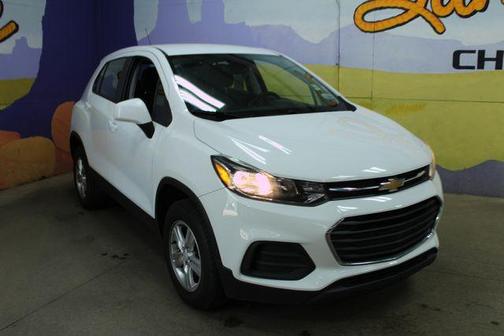 Summit White 2018 Chevrolet Trax LS