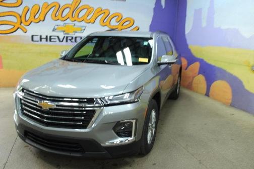 Sterling Gray Metallic 2023 Chevrolet Traverse LT Cloth