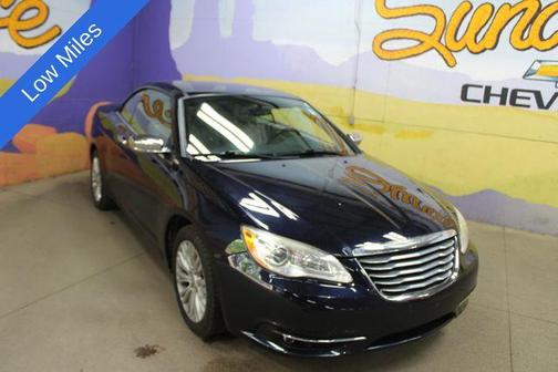 Blackberry Pearlcoat 2012 Chrysler 200 Limited