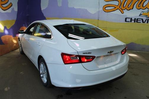 White 2017 Chevrolet Malibu 1LT