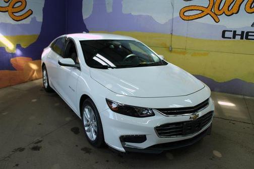 White 2017 Chevrolet Malibu 1LT