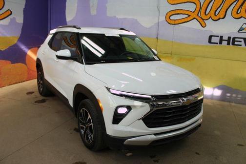 Summit White 2025 Chevrolet Trailblazer LT