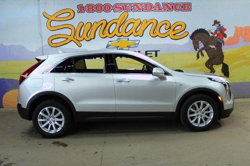 Radiant Silver Metallic 2022 Cadillac XT4 Luxury