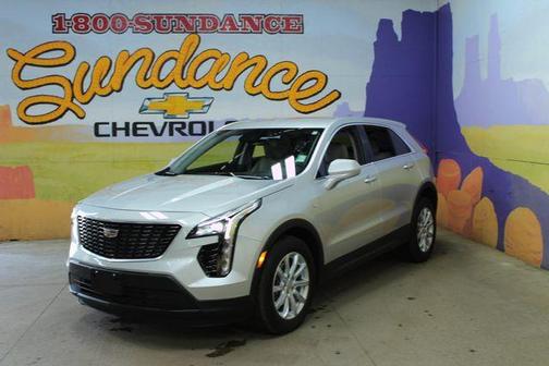 Radiant Silver Metallic 2022 Cadillac XT4 Luxury
