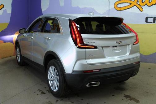 Radiant Silver Metallic 2022 Cadillac XT4 Luxury