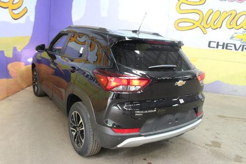 Mosaic Black Metallic 2026 Chevrolet Trailblazer LT