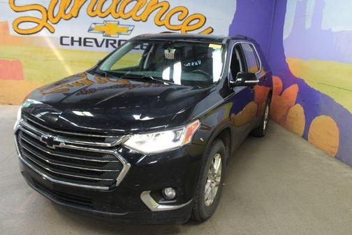 Mosaic Black Metallic 2020 Chevrolet Traverse LT Cloth