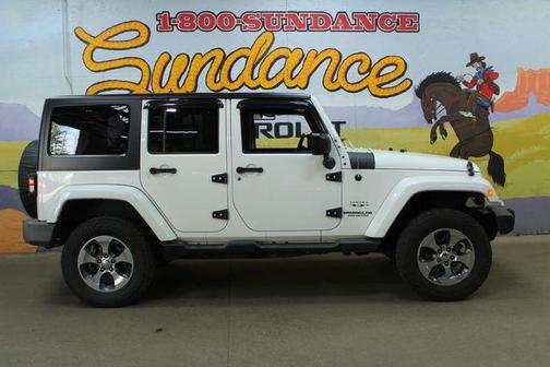 Bright White Clearcoat 2017 Jeep Wrangler Unlimited Sahara