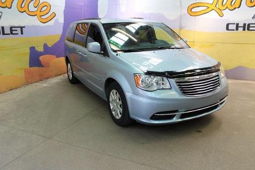 2016 Chrysler Town & Country LX