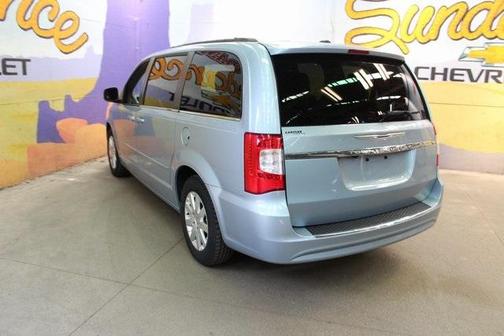 2016 Chrysler Town & Country LX