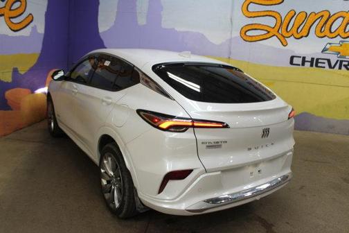 White Frost Tri-Coat 2025 Buick Envista AVENIR