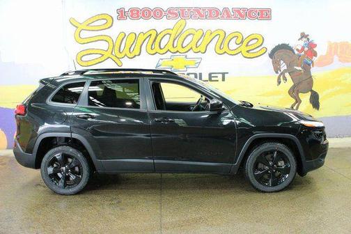 Brilliant Black Crystal Pearlcoat 2016 Jeep Cherokee Altitude