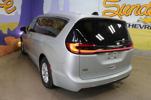 Silver Mist Clearcoat 2023 Chrysler Pacifica Touring