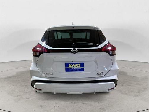 White 2022 Nissan Kicks S
