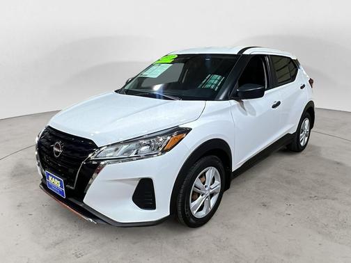White 2022 Nissan Kicks S
