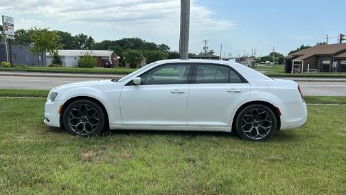 2016 Chrysler 300 S