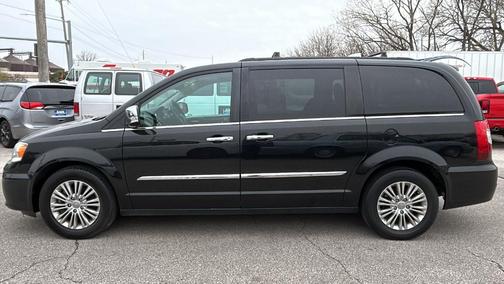 2015 Chrysler Town & Country Touring-L
