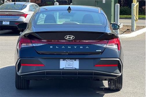 2025 Hyundai ELANTRA HEV SEL Sport