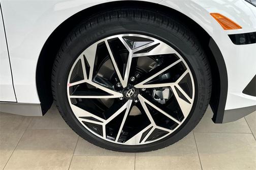 2025 Hyundai IONIQ 6 SEL