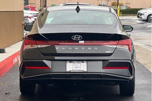 2025 Hyundai ELANTRA HEV Limited