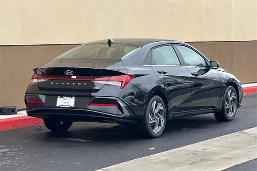 2025 Hyundai ELANTRA HEV Limited