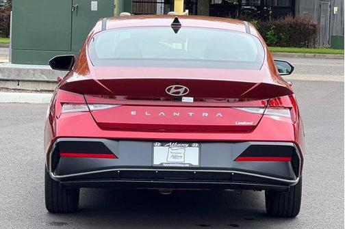 2025 Hyundai ELANTRA Limited