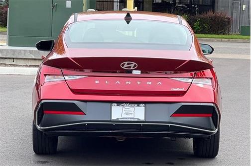 2025 Hyundai ELANTRA Limited