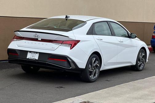 2025 Hyundai ELANTRA HEV SEL Sport