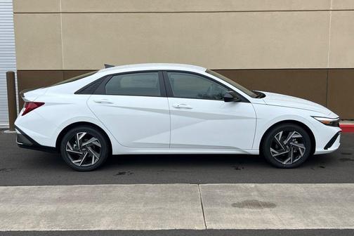 2025 Hyundai ELANTRA HEV SEL Sport