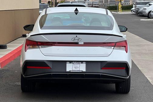 2025 Hyundai ELANTRA HEV SEL Sport