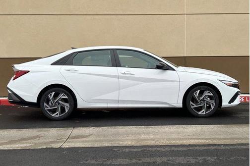 2025 Hyundai ELANTRA HEV SEL Sport