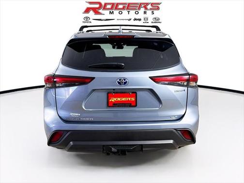 2022 Toyota Highlander Hybrid XLE